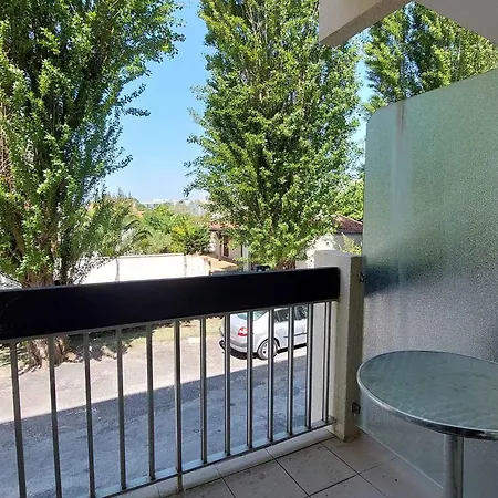 Spacieux 2 Pieces Avec Balcon Et Parking Proche Gare, - Fr-1-550-93 Appartamento Royan